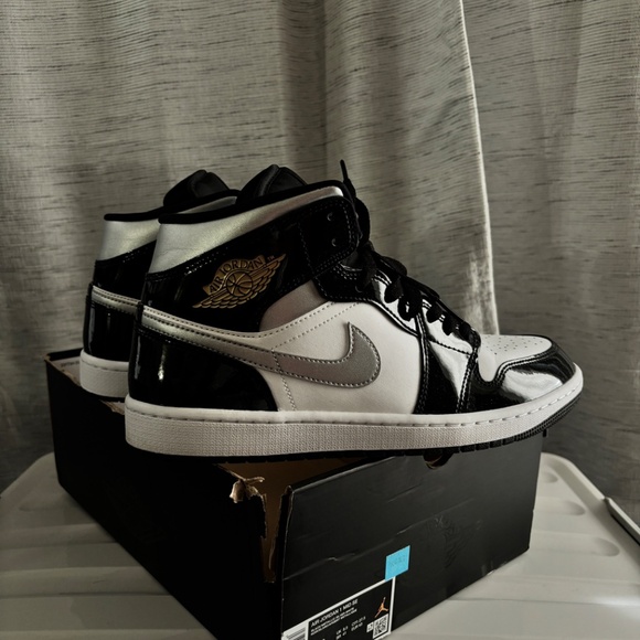 Air Jordan 1 Mid SE – Black/White/Metallic Silver - Picture 5 of 9